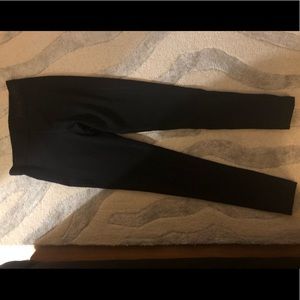 Like new nike dri fit leggings -small thread loose